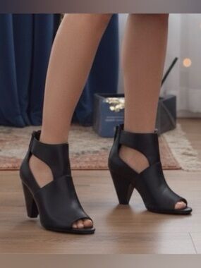 Vince Camuto Endra Black Mars Napa Leather Open-Toe Tailored Shootie 8.5